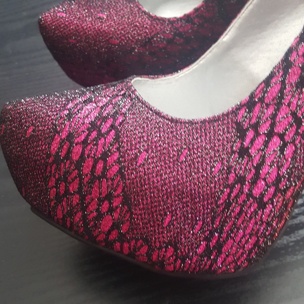 Shoes - Picture 2 of 5